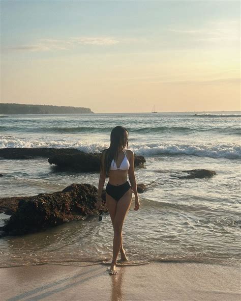 Pose Seksi Pakai Bikini Diam Diam Anya Geraldine Pamer Tato Mungil Di Tubuhnya Stylo