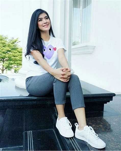 Hot Sexy Raya Kohandi Bikini Pics