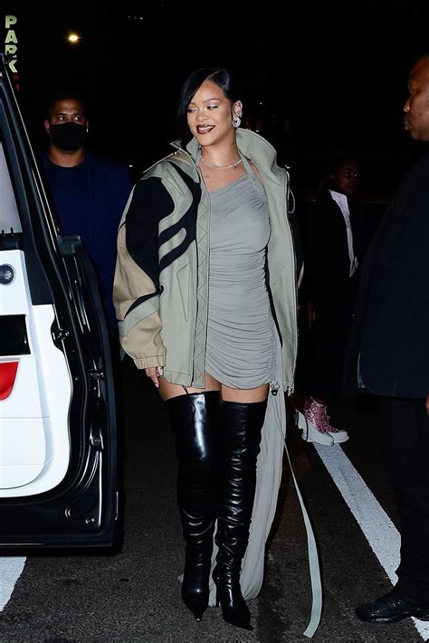 knee boot trend celebrities  backing   wear