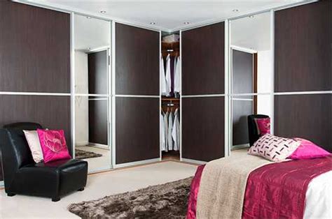 Раздвижная дверь в гардеробную с зеркалом – Обзор дверей для создания ...