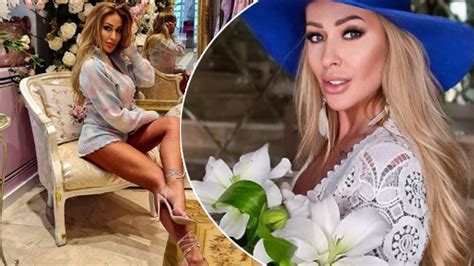 Królowe Życia Sylwia Peretti leży nad brzegiem morza w bikini celebrując podróż poślubną Co