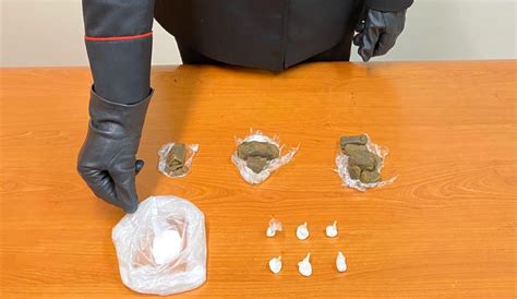 NASCONDEVA LA DROGA NELLE PARTI INTIME ARRESTATA 34ENNE TVOGGI Salerno