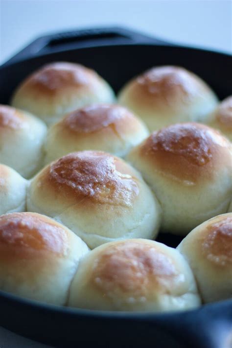 Fast Classic White Dinner Rolls Ambers Kitchen Cooks