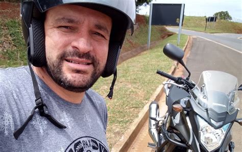 Corpo De Motociclista Que Morreu Ao Bater Em Caminh O Velado Em Buri