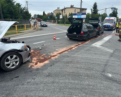 Sandomierz Wypadek w Klimontowie Trzy osoby w szpitalu zdjęcia