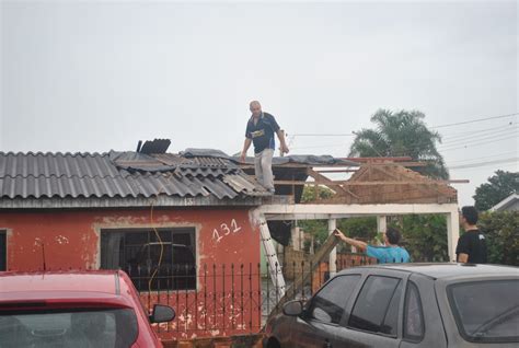 Fortes Ventos Causam Destelhamento Em Resid Ncias De Alguns Bairros De