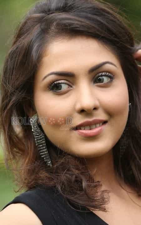 Sexy Madhu Shalini Photos 29 147628 Kollywood Zone