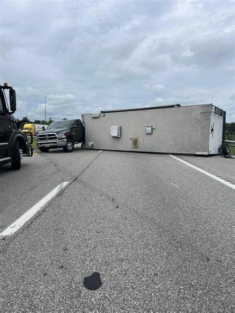 I 35 Reopens After Overturned Camper Shuts Down Northbound Lanes Near