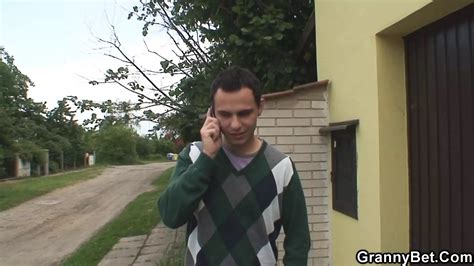 Fremder Fickt Einsame J Hrige Blonde Oma Von Hinten Xhamster