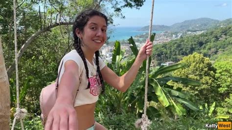 Picked Up A Girl In The Jungle And Invited Her To Fuck At The Hotel