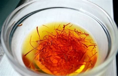 Почему шафран считается самой дорогой в мире приправой и стоит дороже ...