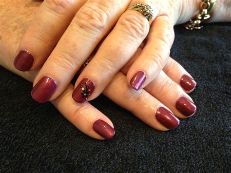 Cnd Shellac Nails Rock Royalty And Hot Chili S A Great Layering Option Using Cnd Shellac Cnd