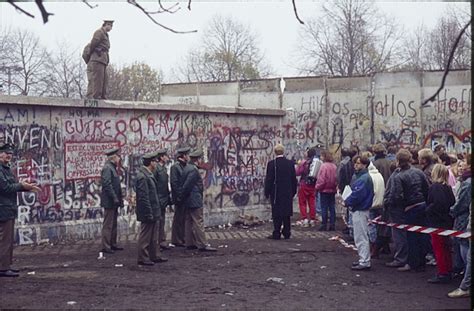 Berliner Mauer Fotos Grenzsoldaten West Berliner Polizisten F