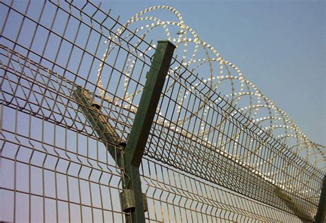 Anti Climbing Concertina Razor Barbed Wire Coils For Security Fencing