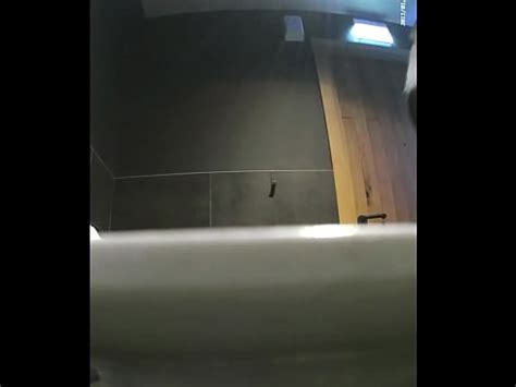 Serie VIP 26 35 Primo Piano Di Giovani Studentesse Che Pisciano Nella Toilette XVIDEOS