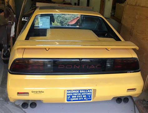 Diaporama et photos - A saisir : une Pontiac Fiero presque neuve est à ...