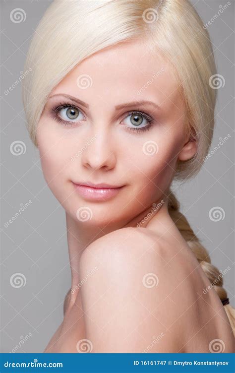Blonde Hermoso Joven Imagen De Archivo Imagen De Juventud 16161747