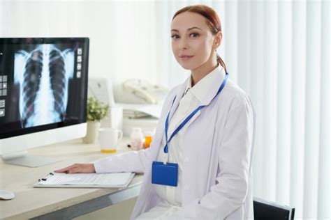 Medico Especialista Em Pulmoes - Pneumologista: conheça o especialista que protege os seus pulmões