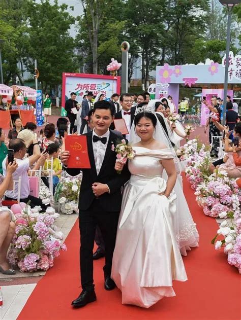 “520”这场16对新人的集体婚礼 也太特别了吧！ 关注森林