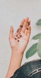 Beautiful Henna Design Ideas Floral Henna On Palm