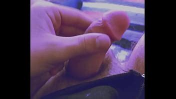 Chico de años se masturba su pequeño y suave pene XVIDEOS