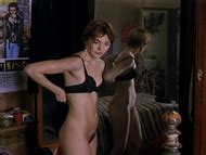 Naked Núria Prims in Un Cos al bosc