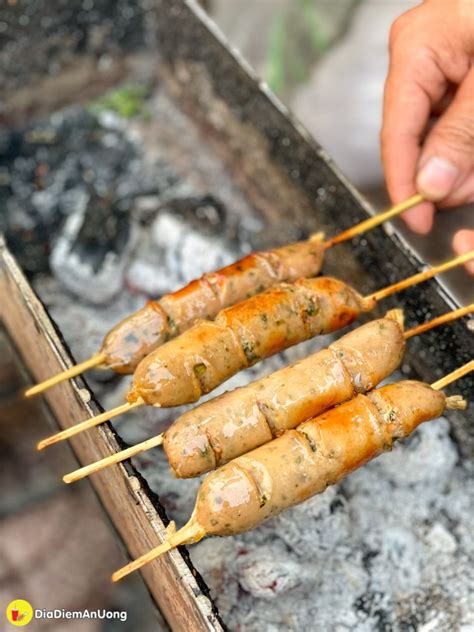 Chị em đổ xô đi ăn Thịt xiên nướng của anh Gymer điển trai hot nhất quận Tân Bình