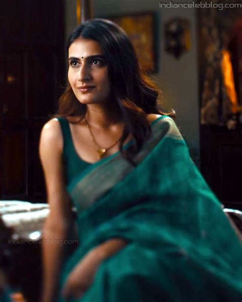 Fatima Sana Shaikh Bollywood Actress Ad Hot Saree Photo Indiancelebblog