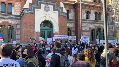 Vecinos De Arganzuela Se Manifiestan Para Reclamar El Cierre De Cocinas