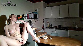 Linda Masturb Ndose Con La Botella De Co O Mojado Sensual Solo Xvideos