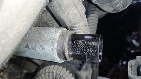 06E109257J HY229700-0430 Camshaft adjuster (Control Valve) for Vo ...