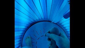 Cabine De Bronzage En Train De Se Branler XVIDEOS