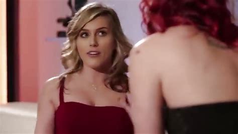 Dos Preciosas Lesbianas Y Un Consolador Con Cintur N Porn