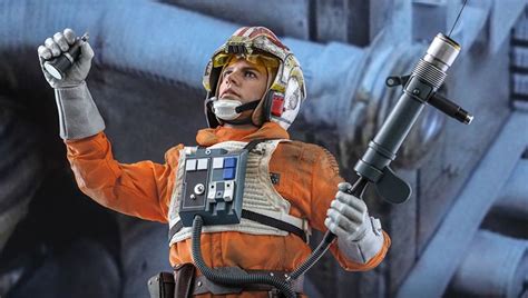 Hot Toys Star Wars Luke Skywalker Snowspeeder Pilot Th Anniversary Scale Figure