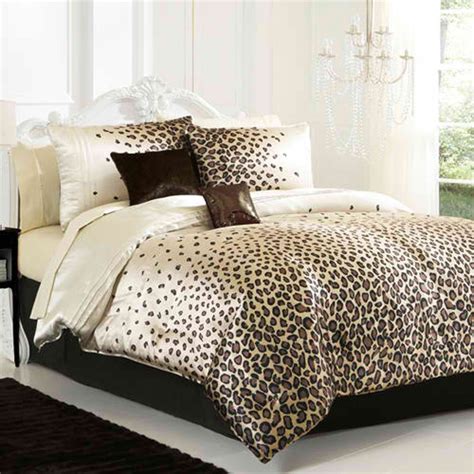 15 Lovely Bedrooms With Leopard Accents Home Design Lover