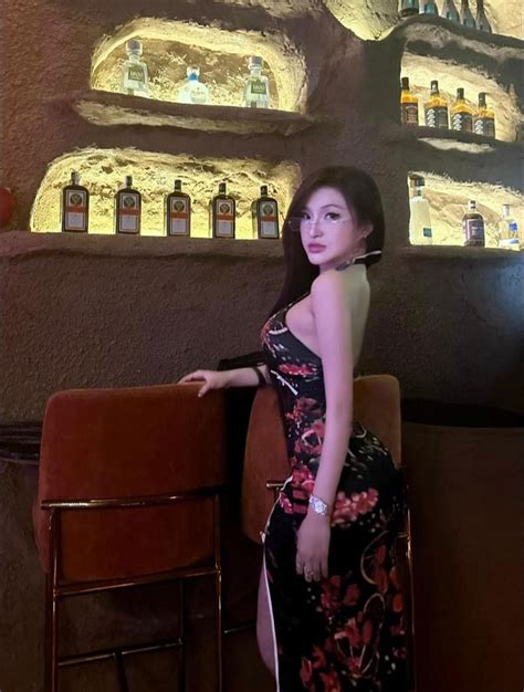 Hot girl áo dài Đồng Nai tạo dáng ở cây dừa khoe chân dài Báo Tri thức Cuộc sống