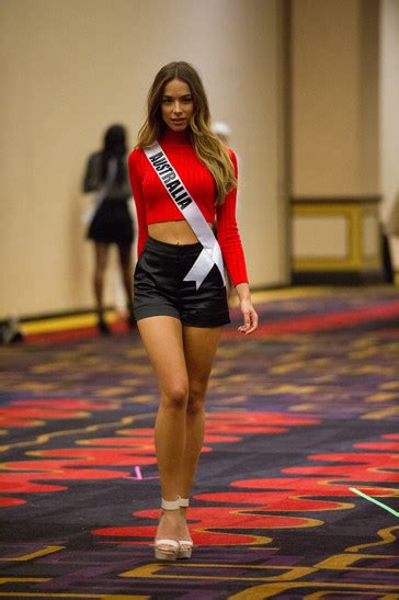 Hot Sexy Denisa Senovsky Bikini Pics