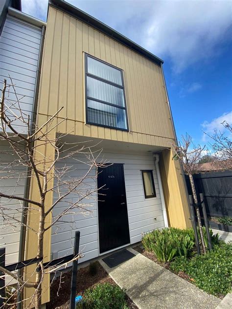 Explaining the historic development of Huntington Drive 10