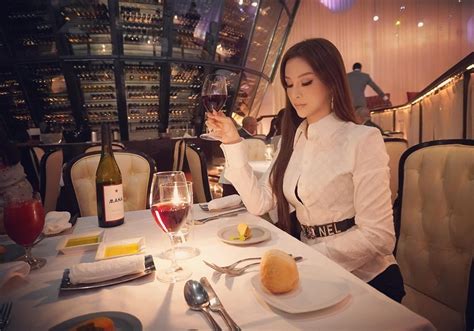 hot mom Việt sở hữu vẻ ngoài nóng bỏng và gia tài kếch xù