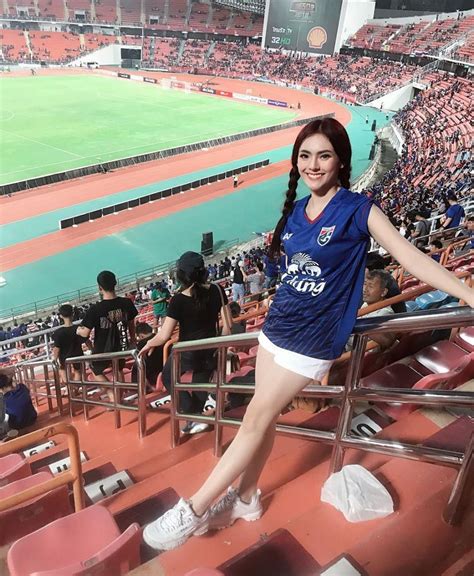 Thân hình tuyệt mỹ của hot girl hâm mộ MU đẹp nhất Thái Lan