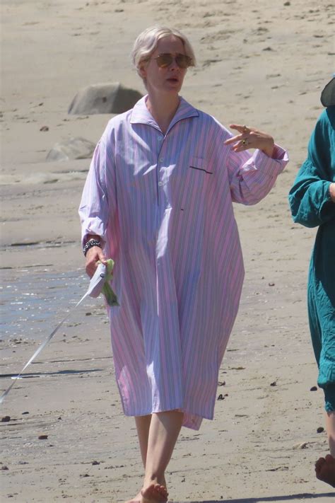 Sarah Paulson and Elizabeth Reaser - Malibu Beach 04/08/2022 • CelebMafia