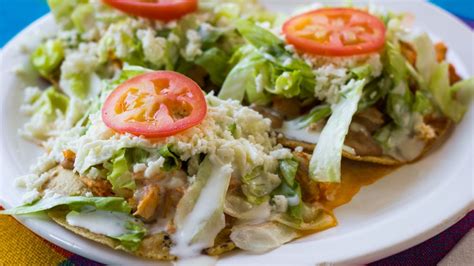 Tostadas De Carne Deshebrada Una Receta Sencilla Y Deliciosa Gastrolab