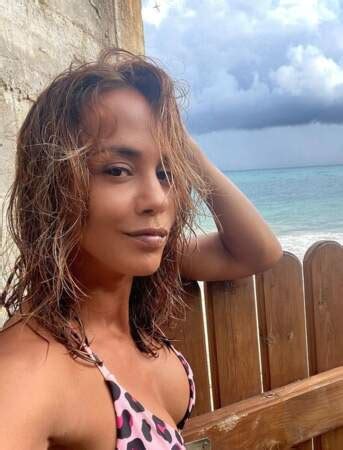 7 Hot Sexy Nawell Madani Bikini Pics