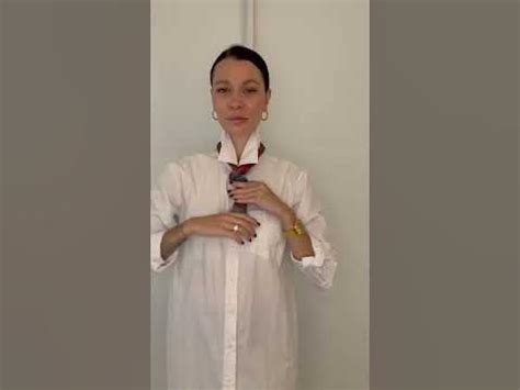Оригинальный способ завязать платок на шею - YouTube