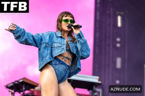 Tove Lo Sexy Seen Flashing Her Nude Tits At The Llapalooza Music Festival In Chicago Aznude