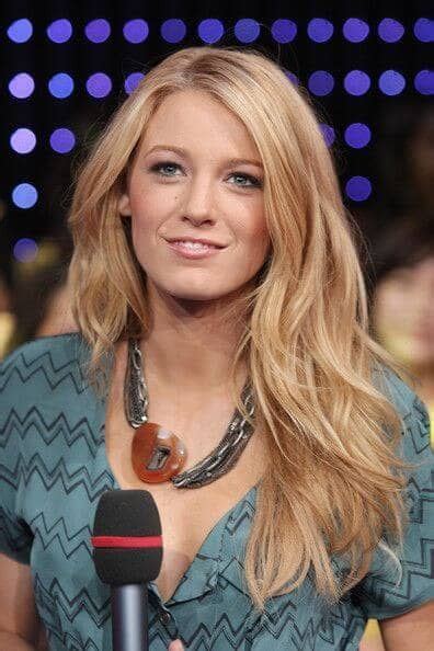 25 Honey Blonde Haircolor Ideas That Are Simply Gorgeous The Cuddl Long Hair Styles Blake