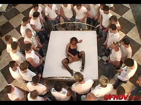 Salope Gangbanged Par Gars XVIDEOS