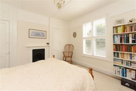 Clifton Road Whitstable Ct5 2 Bedroom Semi Detached House For Sale