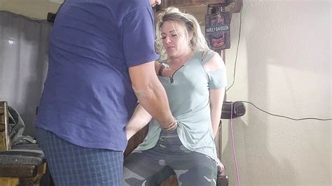 Hete Blonde Stiefzus Spreidt Haar Perfecte Roze Poesje Voor Een Enorme Creampie Xhamster