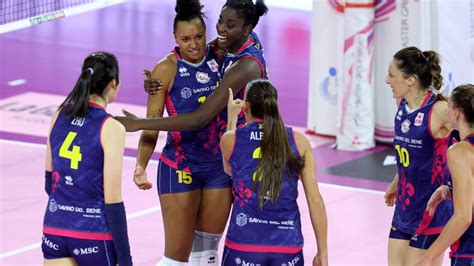 Volley A Femminile Per La Savino Del Bene Scandicci C L Insidiosa